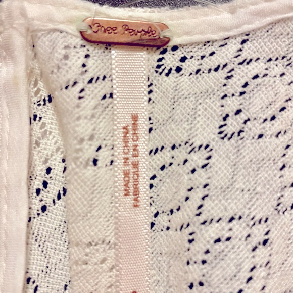 A Taylor Swift favorite!! FREE PEOPLE Ivory/Cream crochet lace dress, size 6 - Picture 7 of 8